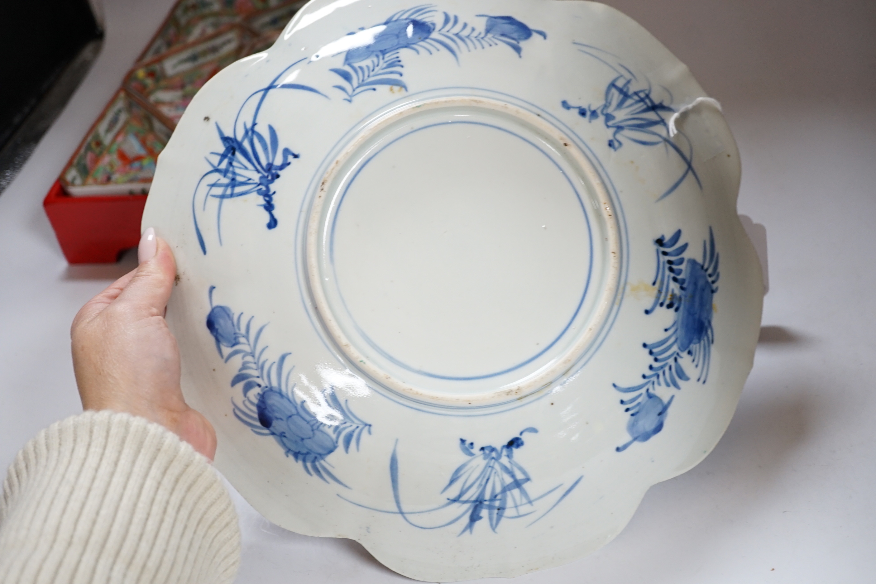 A boxed Chinese famille rose supper set and an Imari dish, box 30cms